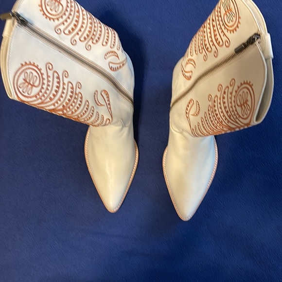 NEW Anthropologie Italian Cowboy boots cream with stitching size 7 (37.5) - Picture 3 of 9